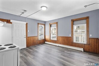 Building Photo - 484 Church St