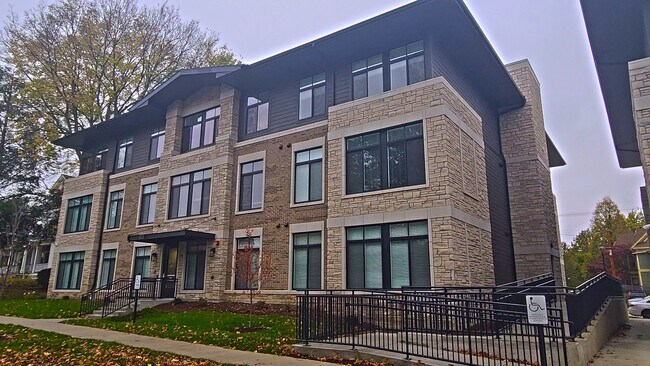 Building Photo - 408 W Church St