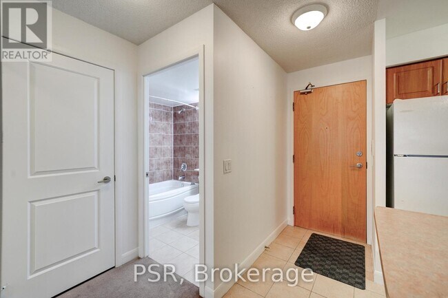 Building Photo - 4978 Yonge St