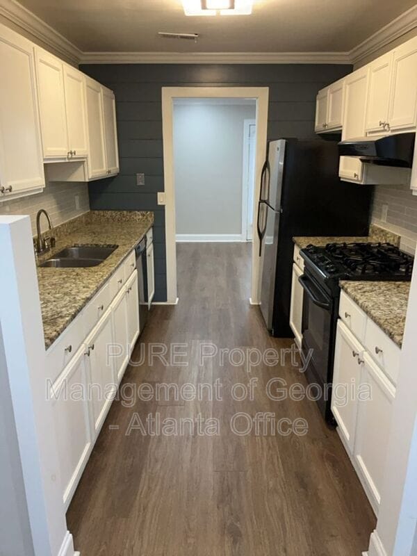 Building Photo - 1567 Paces Ferry N Dr SE