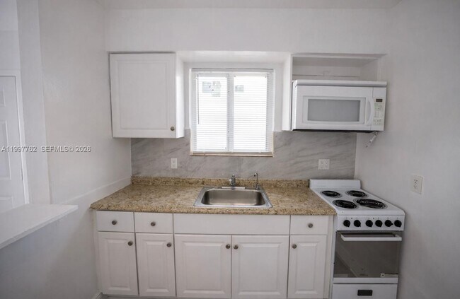 Foto del edificio - 1070 NE 80th St