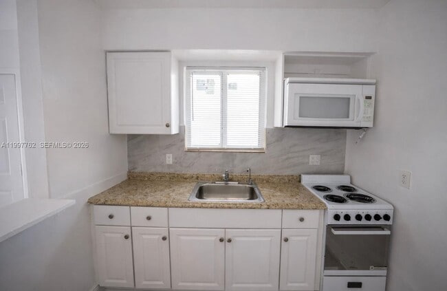 Building Photo - 1070 NE 80th St