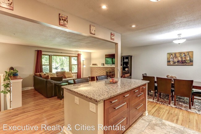 Building Photo - 4 br, 4 bath House - 5545 Woodland Rd