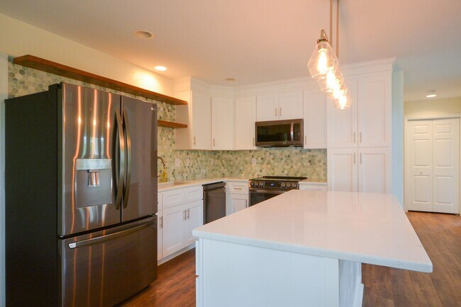 Building Photo - Beautiful 3 BR Home in Surf City