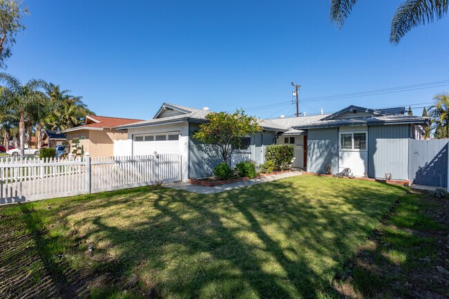 Building Photo - 11527 Renville St