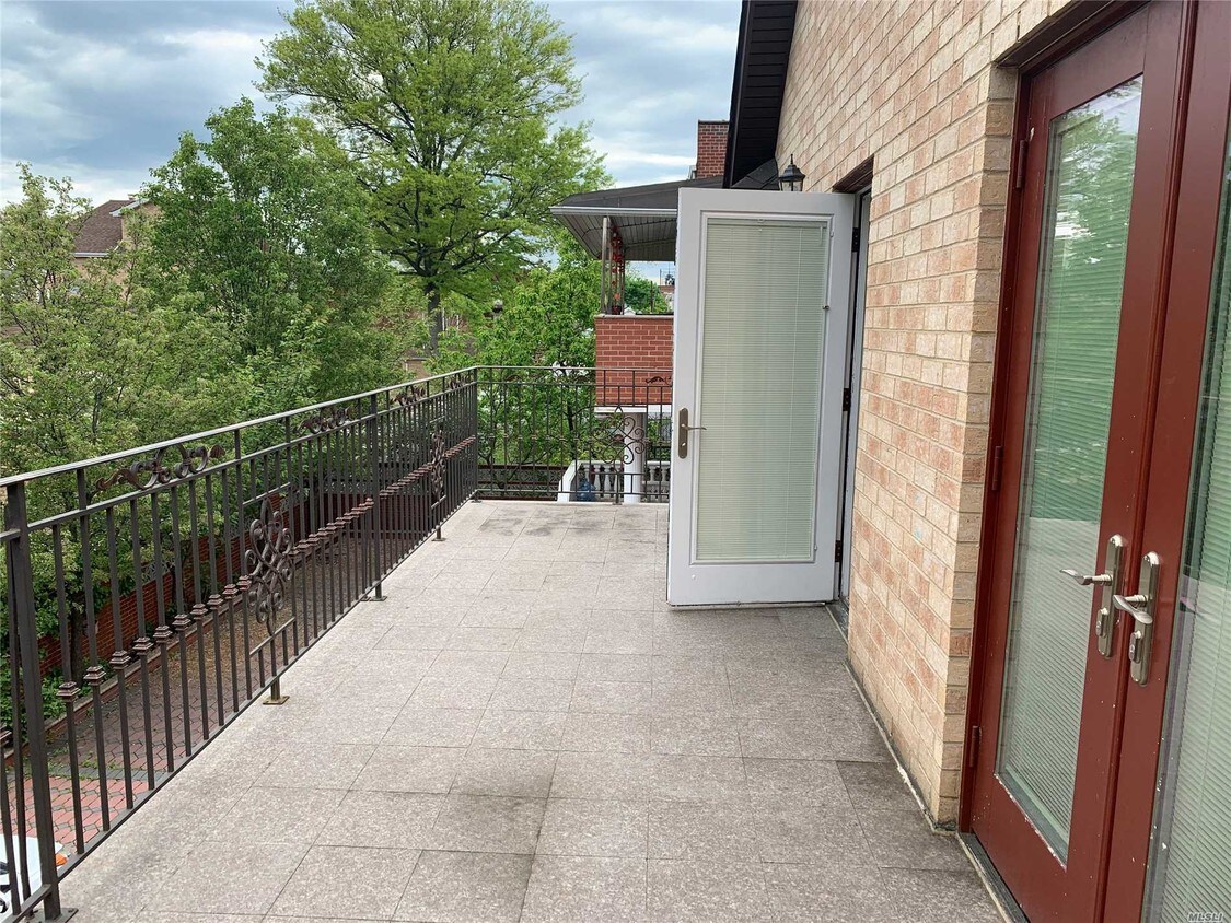 Foto principal - 99-27 63rd Rd