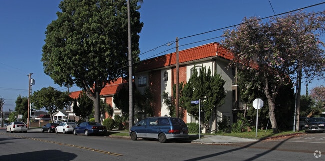Primary Photo - 5837 Pickering Ave