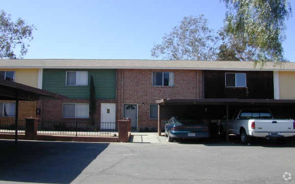 Building Photo - 808 B St