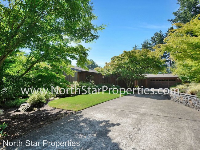 Building Photo - 1064 Timberline Dr