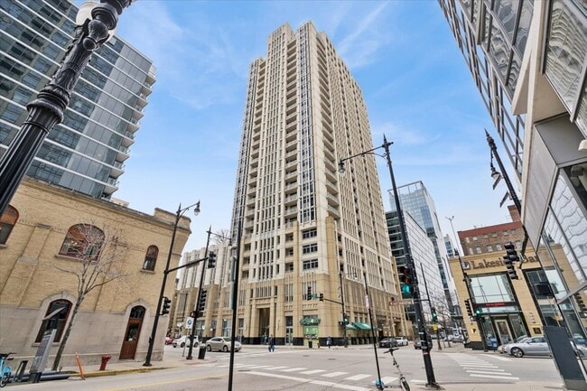Building Photo - 1400 S Michigan Ave