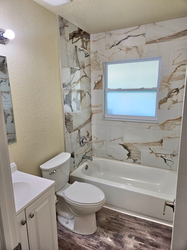 Foto del edificio - 101 Lagrange Ave