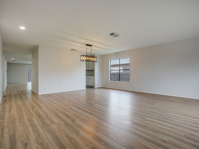 Foto del edificio - Converse, TX - House - $1,745.00 Available...