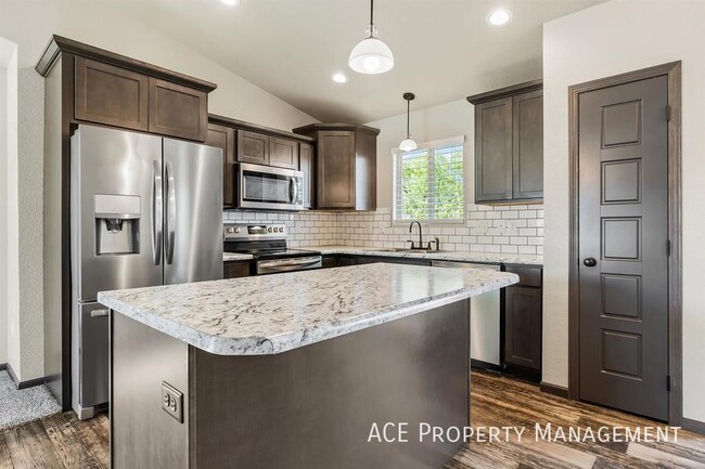 Building Photo - 564 Quinton Ln