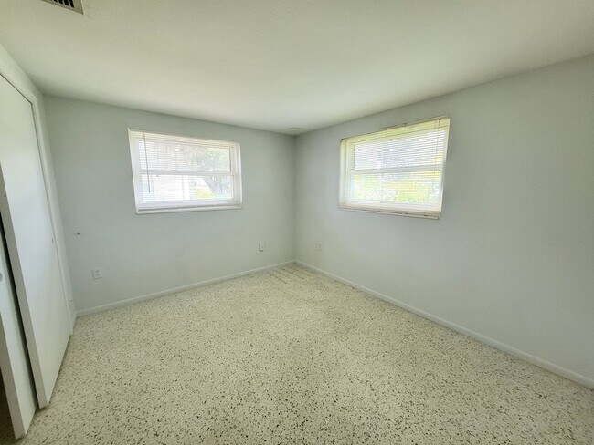 Building Photo - Lake View Home - 2 bedroom, 2 bath, + Den ...