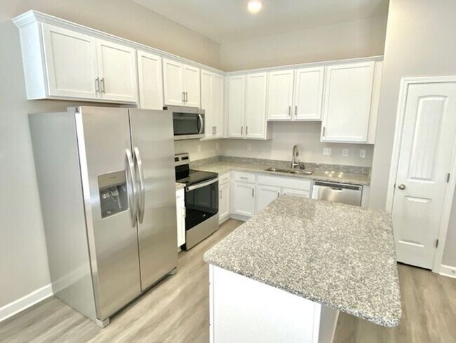 Building Photo - Now Leasing a 5-Bedroom 3 Bath Home in Byh...