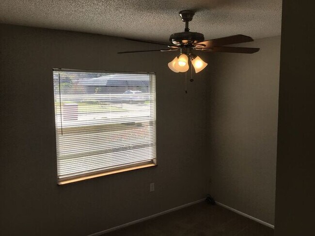 Building Photo - Available Now!!! $500 Off 1st Month's Rent...