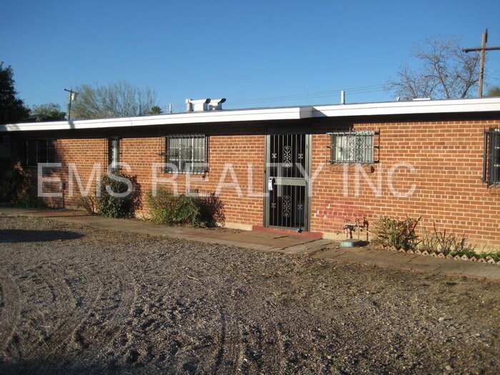 Primary Photo - 2727 N Park Avenue Ext