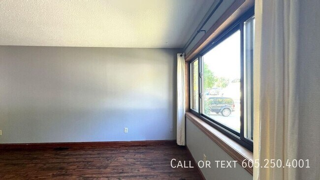 Building Photo - Spacious 5-Bedroom Home with Modern Update...