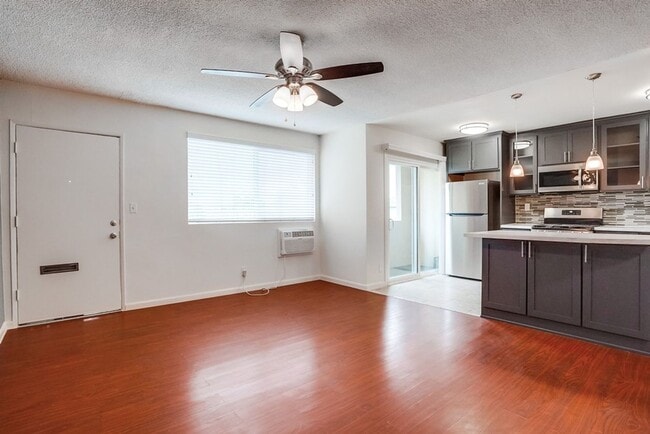 Interior Photo - 6107 - 6117 11th Ave