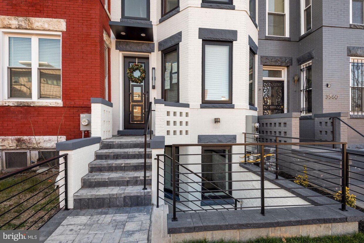 Primary Photo - 3558 11th St NW