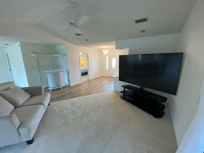 Foto del edificio - Welcome home to this bright, beautifully maintained 2-bedroom, 2-bath Stonecrest home, offered mo...