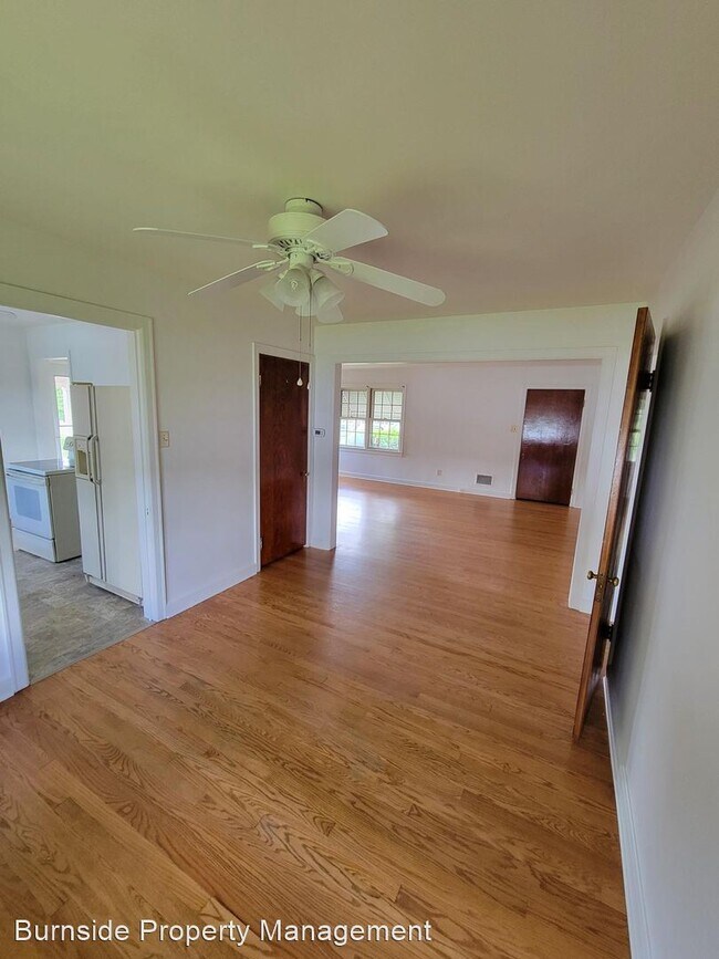 Building Photo - 3 br, 1 bath House - 709 North Main Street