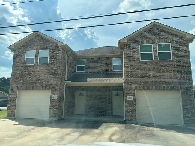 Building Photo - 419 Gage Ave