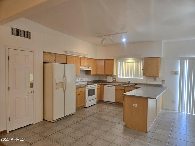 Building Photo - 383 S Taylors Trail