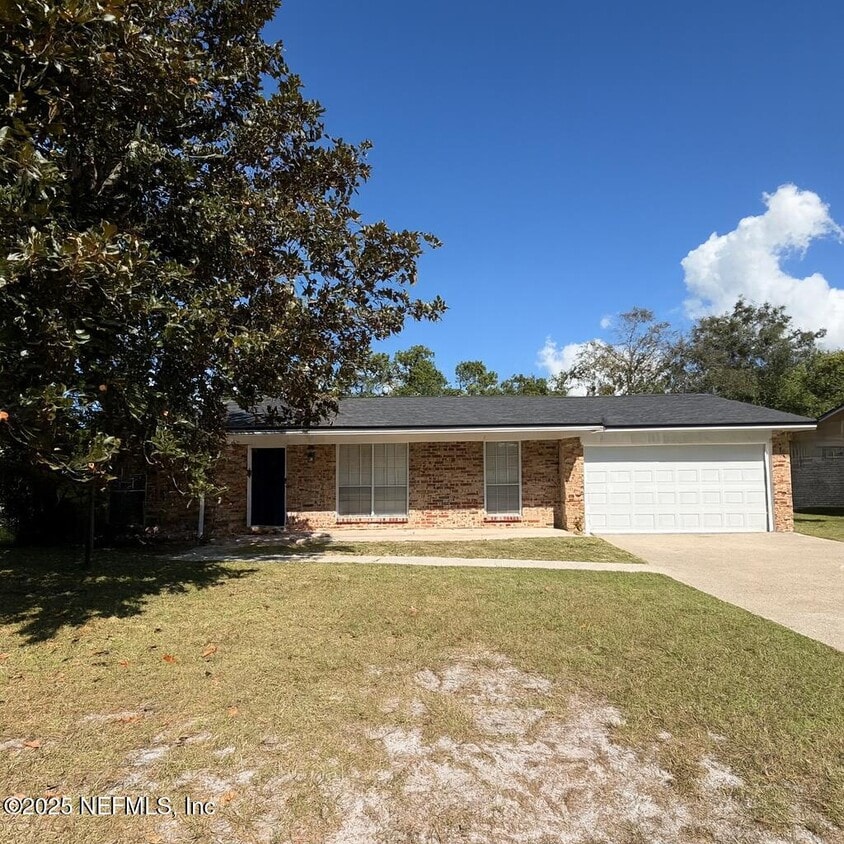 Primary Photo - 3671 Red Oak Cir W