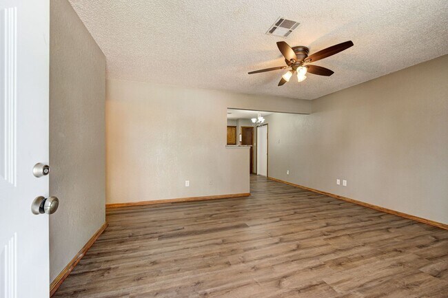 Foto del edificio - Cute 3 Bed 1 Bath in Mustang!