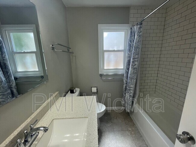 Building Photo - 1737 S Yale St