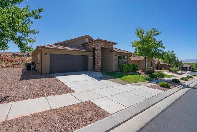 Building Photo - Pet Friendly-Beautiful 3 bed 2 bath home w...