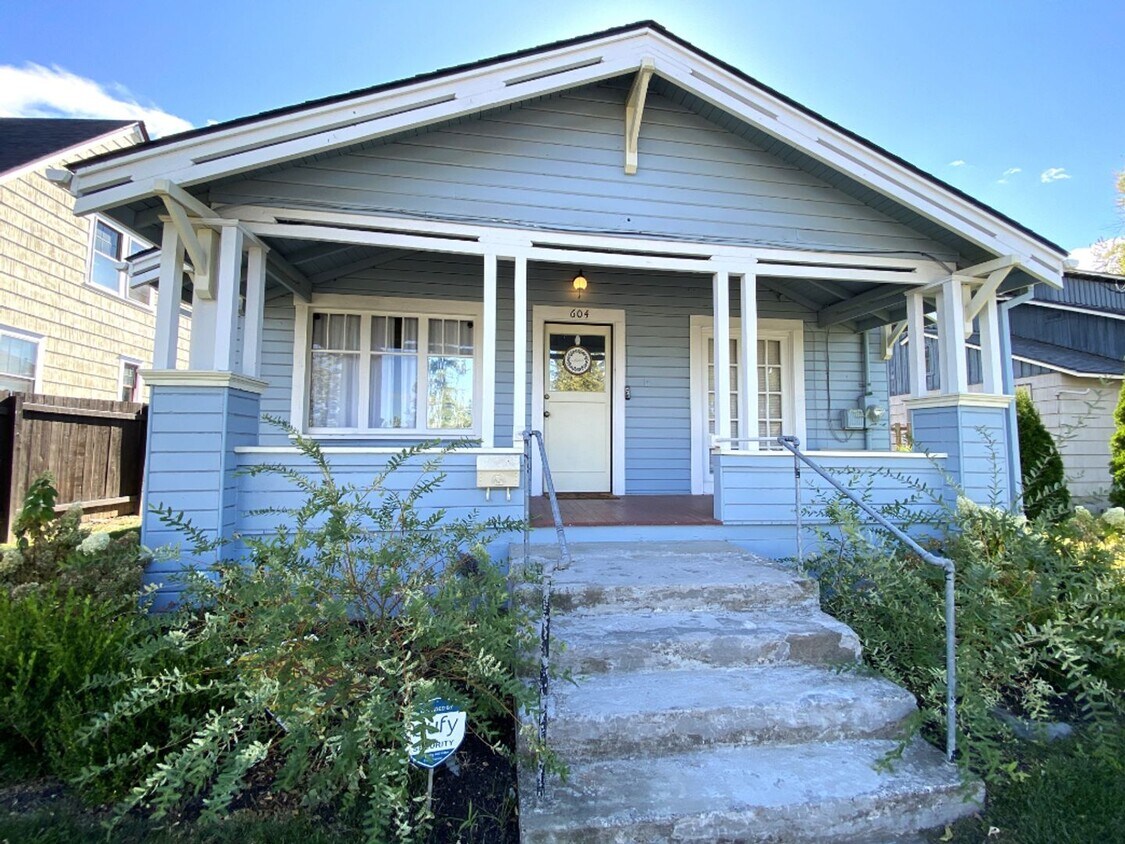 Primary Photo - Delightful Craftsman Bungalow