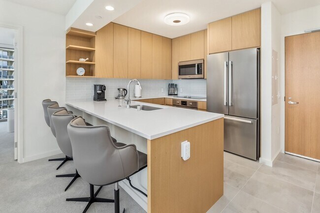 Building Photo - Sky Ala Moana #1701: Spacious Condo w/ Ocean Views
