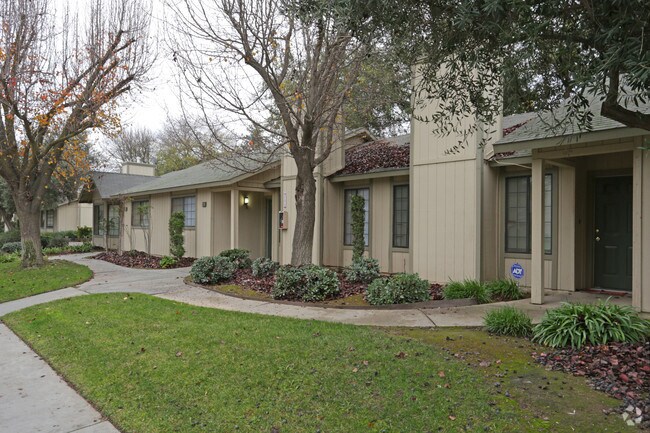 Foto del edificio - Myerwood Apartment Homes