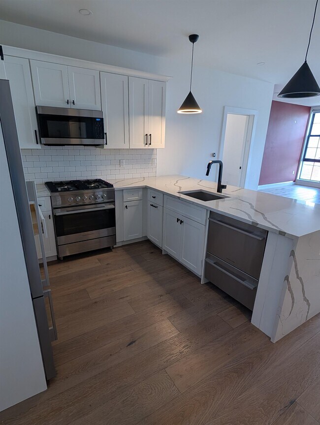 Building Photo - 580 Palisade Ave