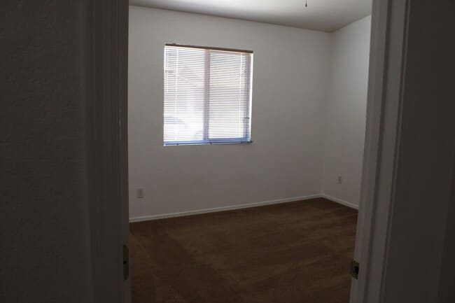 Building Photo - Welcome to this spacious 4 bedroom, 2 bathroom home just waiting for you!