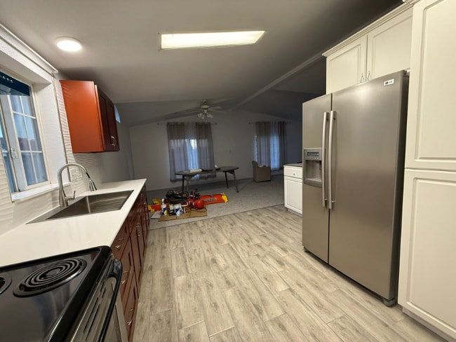 Foto del edificio - 21462 Meekland Ave