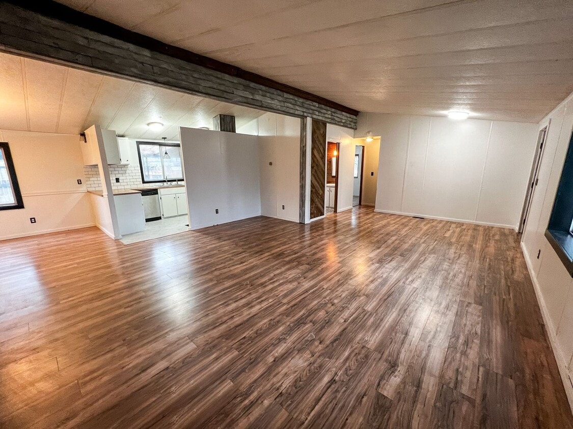 Foto principal - 8822 Holmquist Rd SE