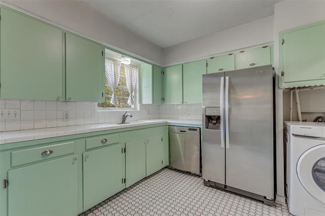 Building Photo - 630 Sherwood Dr