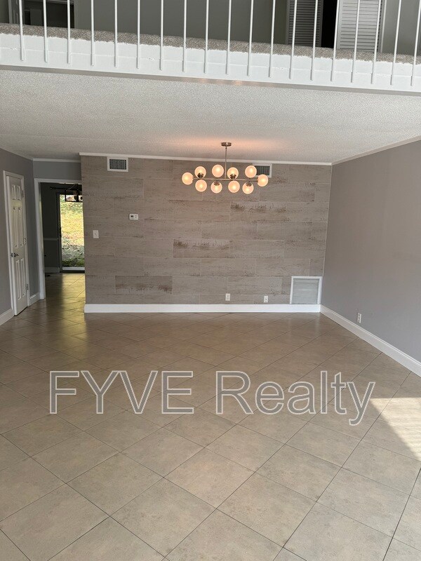 Building Photo - 525 Canberra Dr