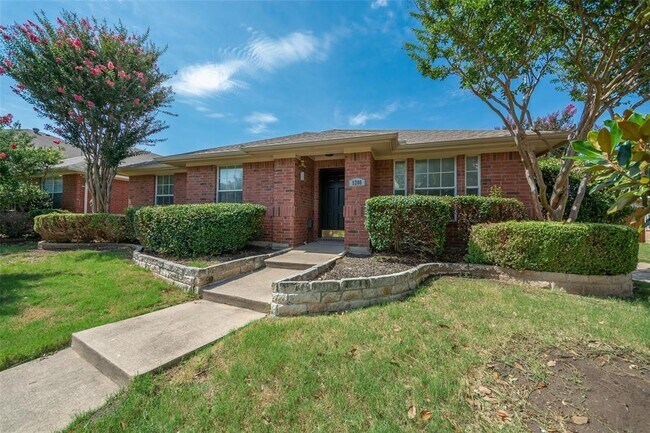 Foto del edificio - 5200 Boxwood Ln