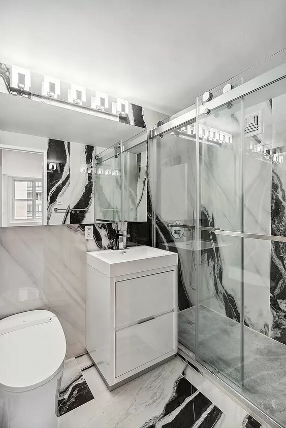 Foto principal - 176 E 71st St