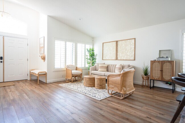 Foto del edificio - 45150 Birchcrest Cir