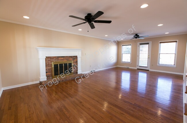Foto del edificio - 124 Oak Grove Lake Rd
