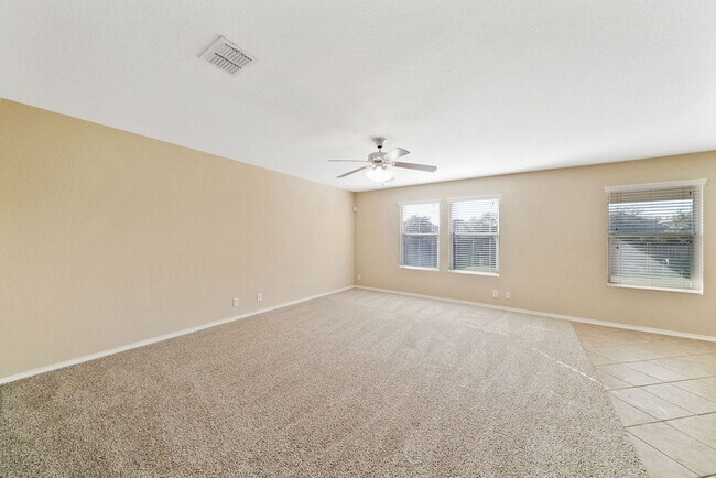 Foto del edificio - 4 Bedroom 2.5 Bathroom Champions Park Subd...