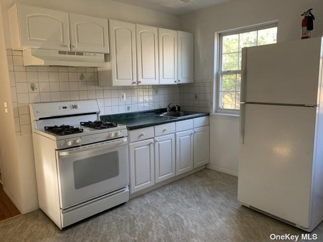 Building Photo - 384 Centre Ave