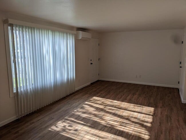 Foto del edificio - 590 SE 8th St