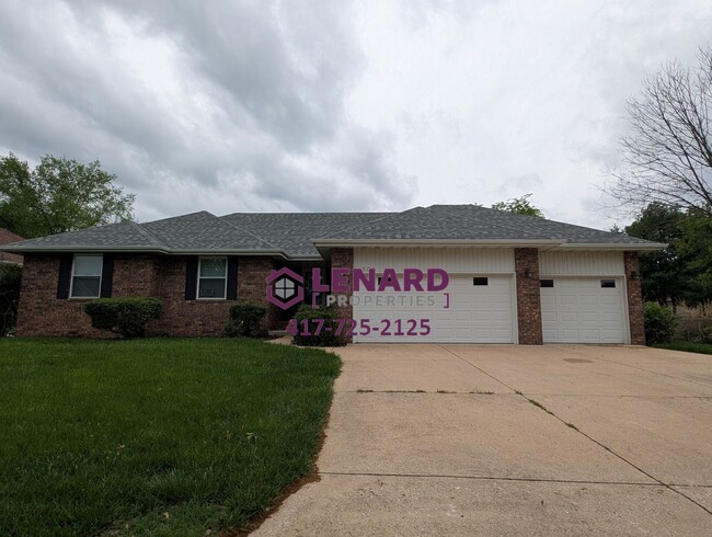 Building Photo - Spacious 3 Bedroom Home!
