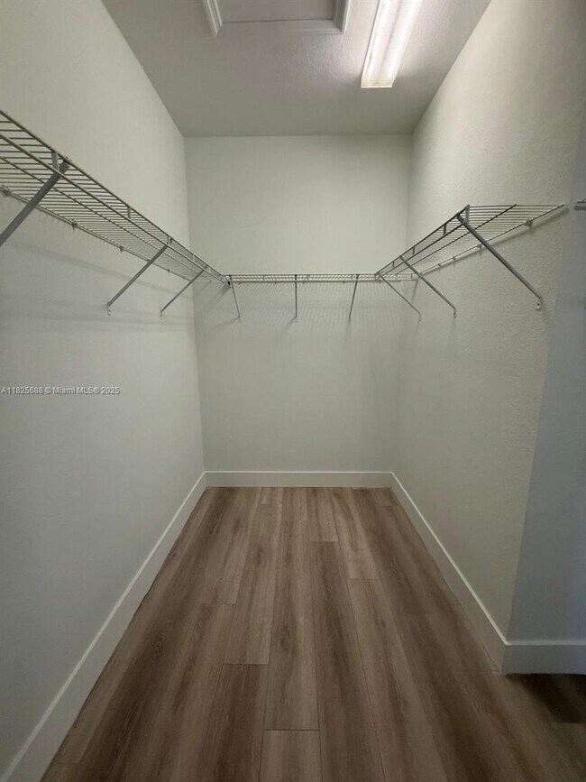 Foto del edificio - 3761 SE 1st St